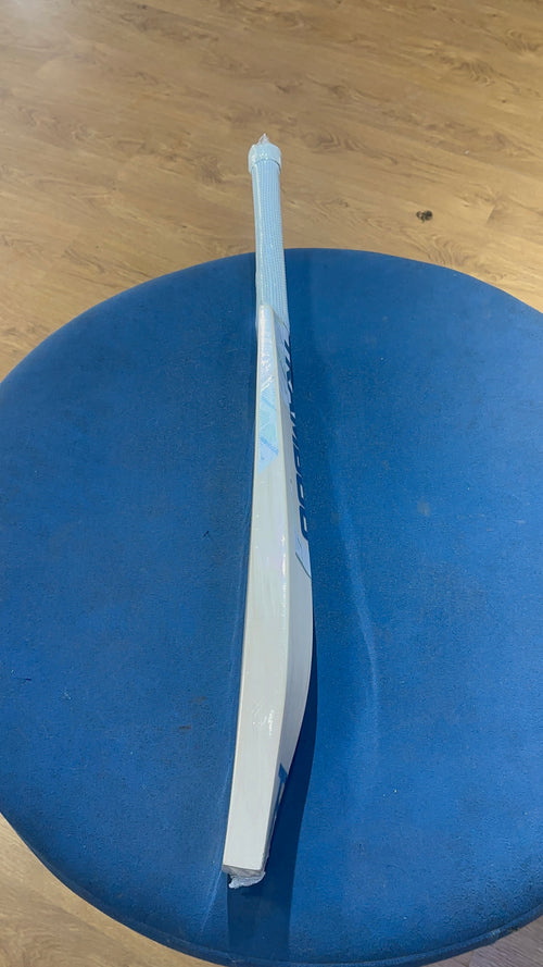 Tramboo Grade 2 English Willow Bat (Full Profile)