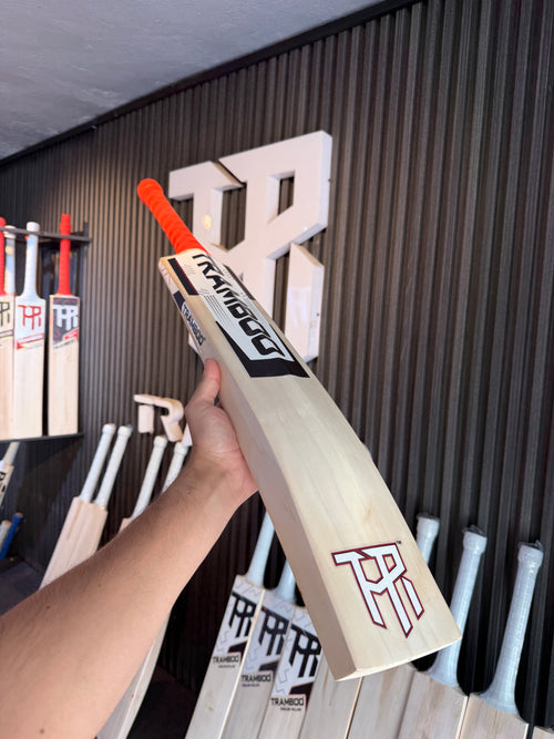 #EW23 Grade 3 English Willow Bat (Players Profile, 1220 Grams, Round Handle)