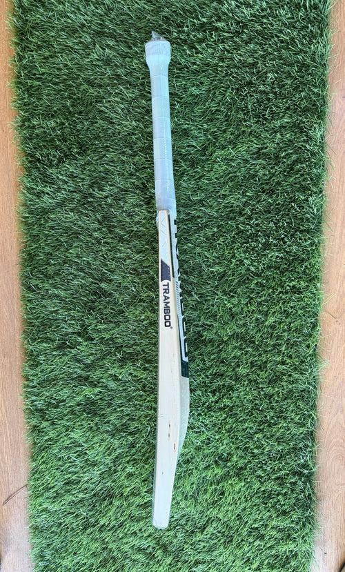 #018 Grade 1 English Willow Bat (Semi Duckbill Profile, 1200 Grams, Round Handle)