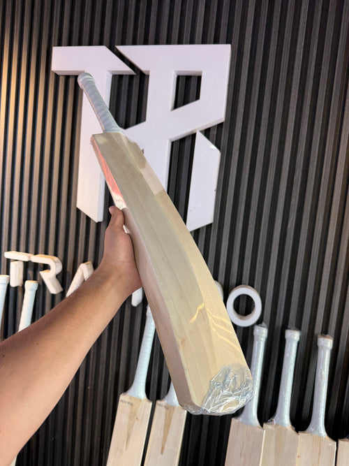 #EW-RS3 Grade 3 English Willow Bat (Dhoni Profile, Round Toe 1200  Grams, Semi Oval Handle)
