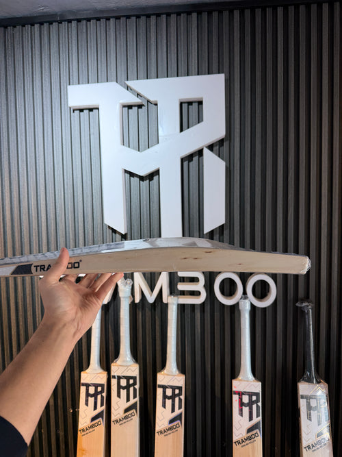 #018 Grade 1 English Willow Bat (Semi Duckbill Profile, 1200 Grams, Round Handle)