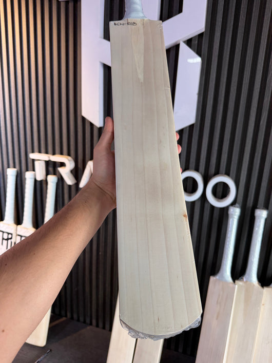 #EW-RS3 Grade 3 English Willow Bat (Dhoni Profile, Round Toe 1200  Grams, Semi Oval Handle)