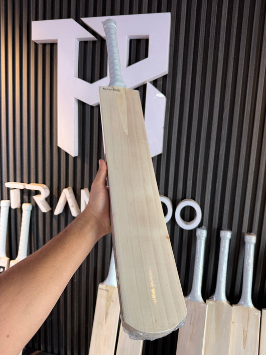#EW-RS3 Grade 3 English Willow Bat (Dhoni Profile, Round Toe 1200  Grams, Semi Oval Handle)