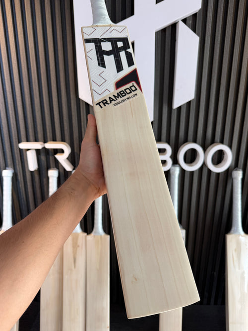 #EW30 Grade 3 English Willow Bat (Full Profile, 1225 Grams, Round Handle)