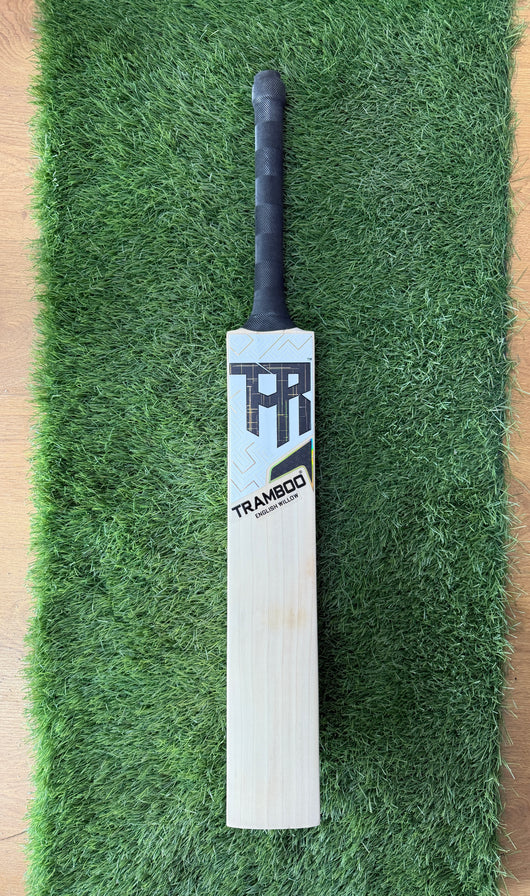 #010 Grade 1 English Willow Bat (Full Profile, 1200 Grams, Round Handle)