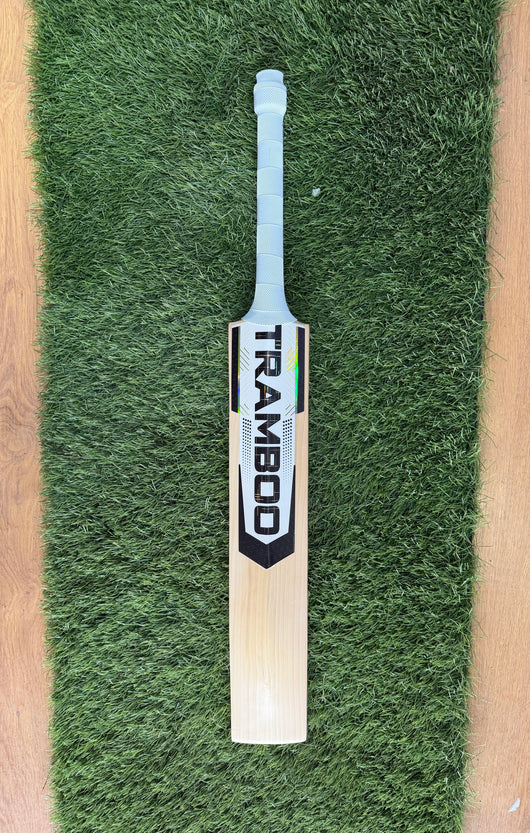 #013 Grade 1+ English Willow Bat (Full Profile, 1200 Grams, Round Handle)