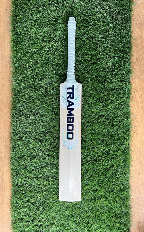 #009 Grade 2 English Willow Bat (Duckbill P, 1170 Grams, Round Handle)