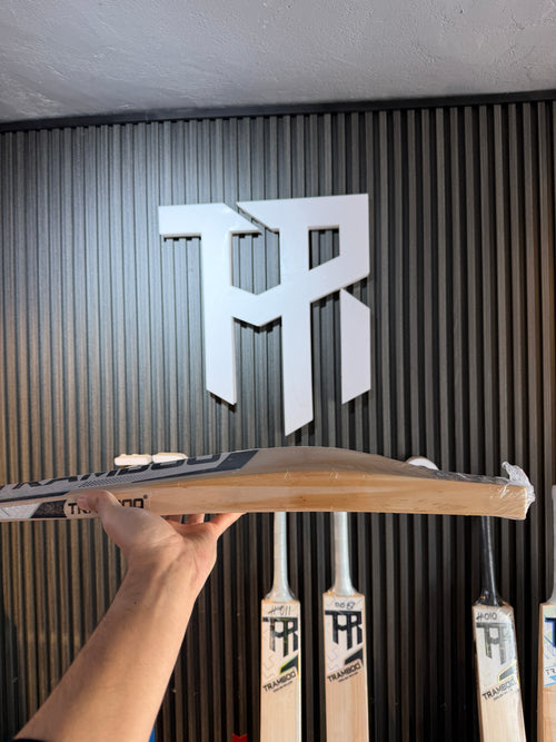 #020 Grade 2 English Willow Bat (Full Profile, 1190 Grams, Round Handle)