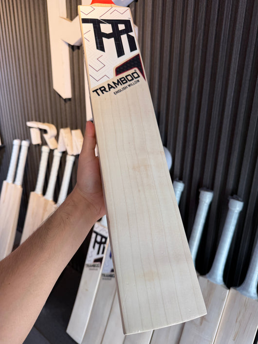 #EW23 Grade 3 English Willow Bat (Players Profile, 1220 Grams, Round Handle)