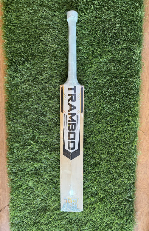 #018 Grade 1 English Willow Bat (Semi Duckbill Profile, 1200 Grams, Round Handle)