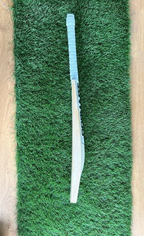 #009 Grade 2 English Willow Bat (Duckbill P, 1170 Grams, Round Handle)