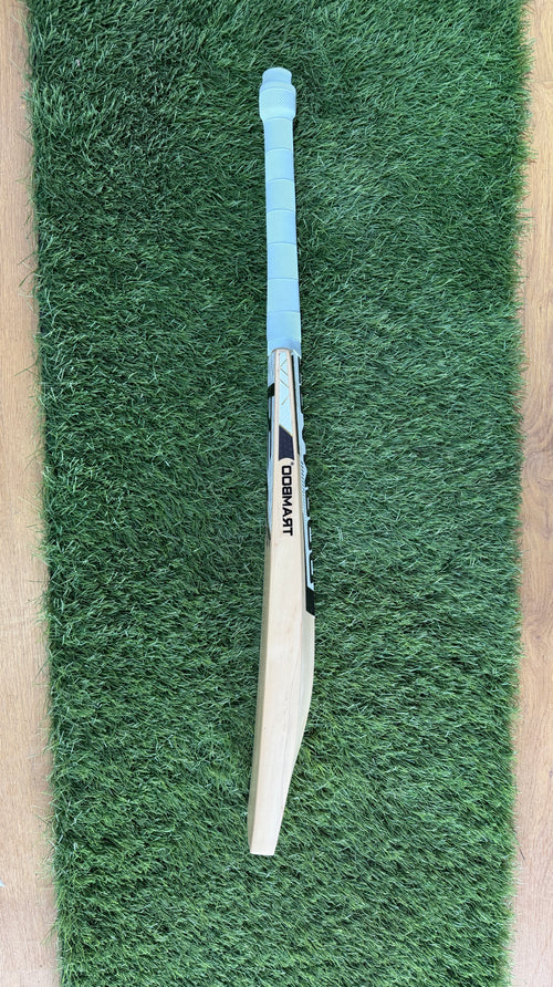 #013 Grade 1+ English Willow Bat (Full Profile, 1200 Grams, Round Handle)