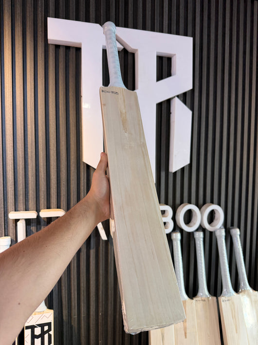 EW-FS3 Grade 2 English Willow Bat (Duckbill Profile, 1230 Grams, Semi Oval Handle)