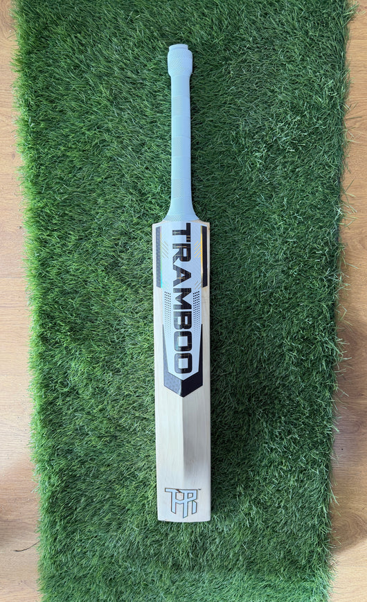 #011 Grade 2 English Willow Bat (Semi Duckbill Profile, 1180 Grams, Round Handle)