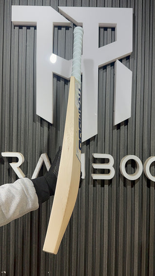 Tramboo Grade 1+ English Willow Bat (1190 Grams)