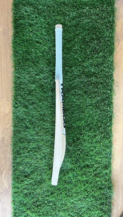 #003 Grade 2 English Willow Bat (Duckbill Profile, 1220 Grams, Round Handle)