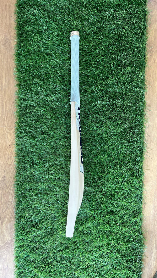 #003 Grade 2 English Willow Bat (Duckbill Profile, 1220 Grams, Round Handle)