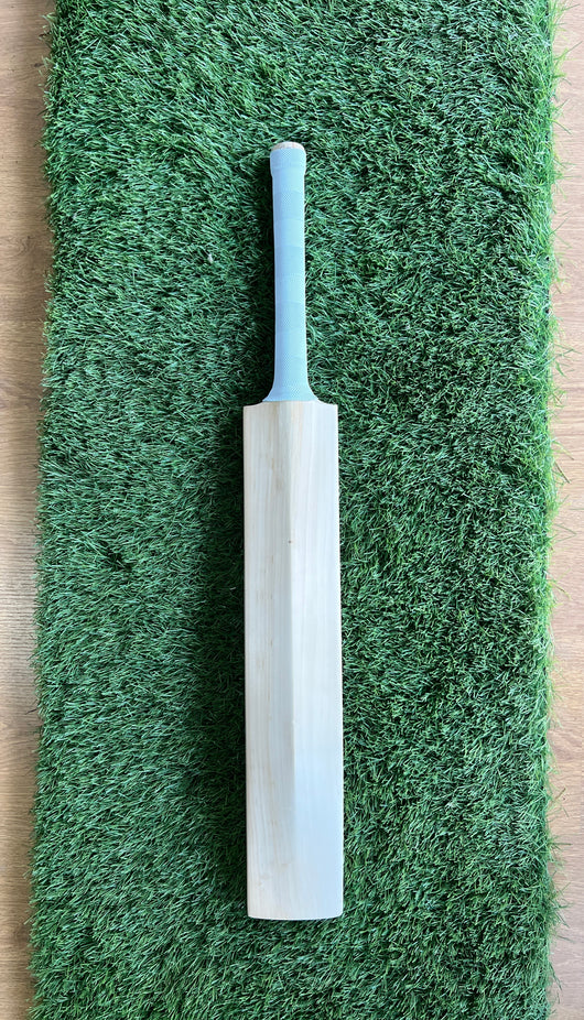 #008 Grade 2 English Willow Bat (Full Profile - Hard Hitting, 1250 Grams, Round Handle)