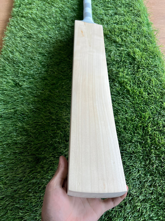 #007 Grade 1 English Willow Bat (Full Profile, 1180 Grams, Round Handle)