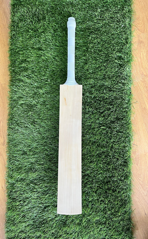 #007 Grade 1 English Willow Bat (Full Profile, 1180 Grams, Round Handle)