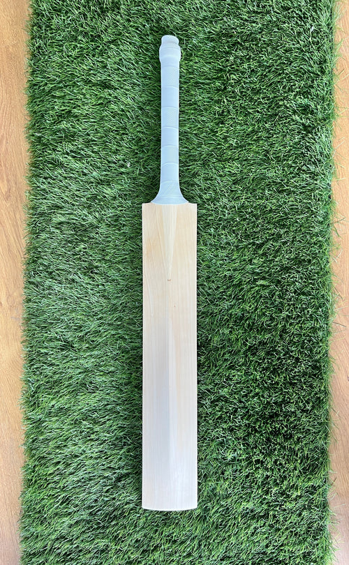 #007 Grade 1 English Willow Bat (Full Profile, 1180 Grams, Round Handle)