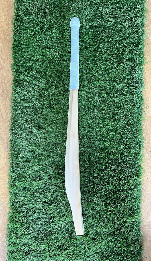 #006 Grade 1 English Willow Bat (Duckbill Profile, 1180 Grams, Round Handle)