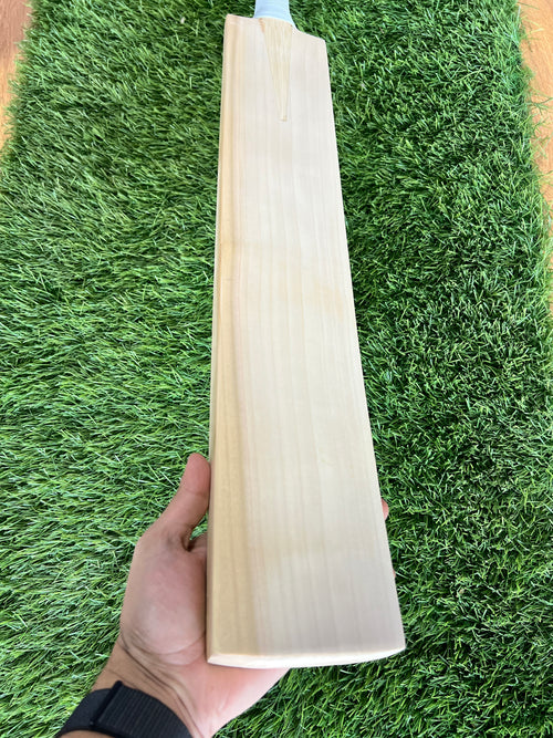 #006 Grade 1 English Willow Bat (Duckbill Profile, 1180 Grams, Round Handle)