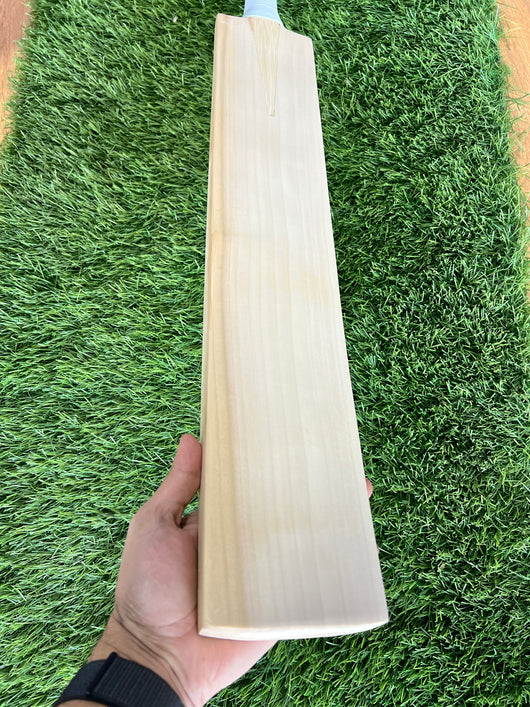 #006 Grade 1 English Willow Bat (Duckbill Profile, 1180 Grams, Round Handle)